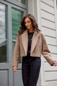 Krótka kurtka dwurzędowa typu baranek w kolorze cappuccino