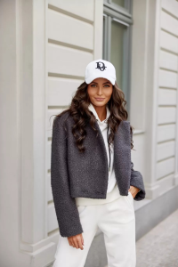 Krótka kurtka dwurzędowa typu baranek w szarym kolorze