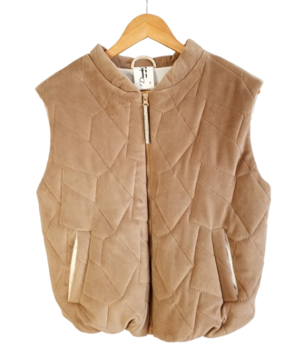 Beżowa kamizelka damska z weluru 1.png