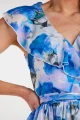 Luzna sukienka szyfonowa na lato w kolorze niebieskim 6.webp