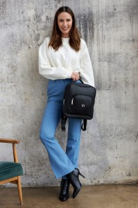 Kwadratowy plecak damski miejski z czarnej eko- skóry 