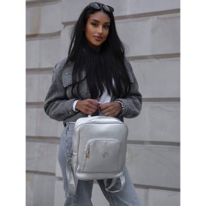 Kwadratowy plecak damski miejski ze srebrnej eko- skóry