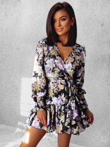 Krótka sukienka z falbaną w fioletowe kwiaty