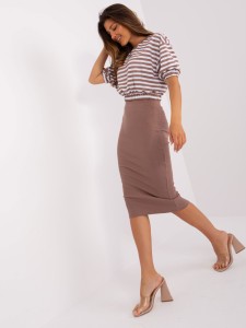 Ciemnobeżowy dwuczęściowy komplet casualowy z bluzką w paski