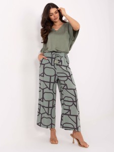 Pistacjowe szerokie spodnie na lato