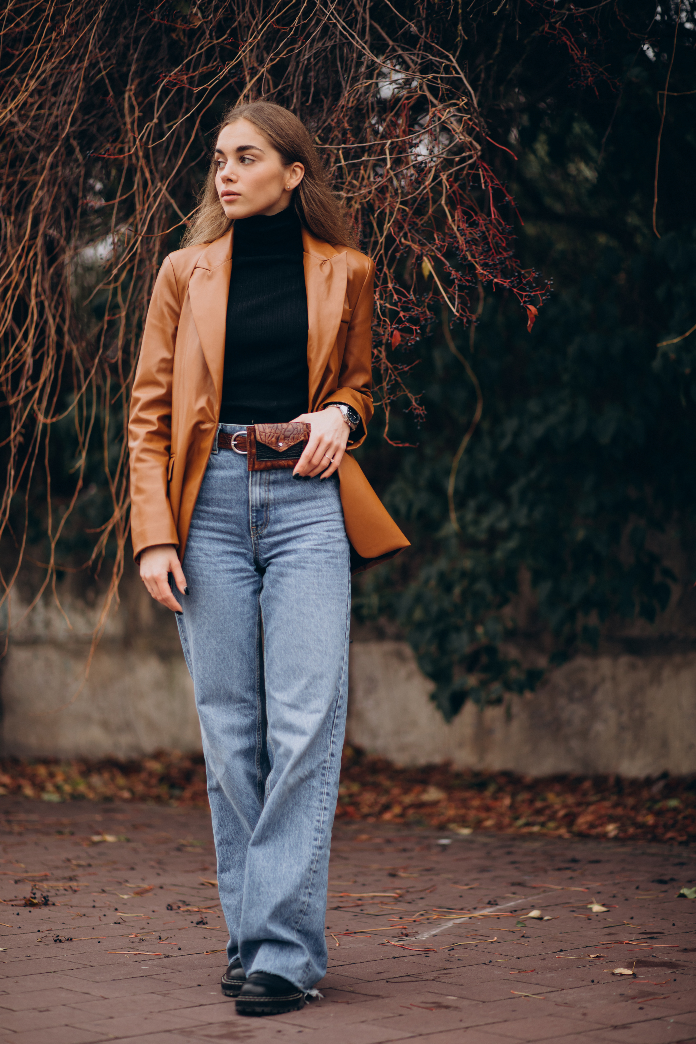 Jak stylizować spodnie damskie z wysokim stanem na co dzień?