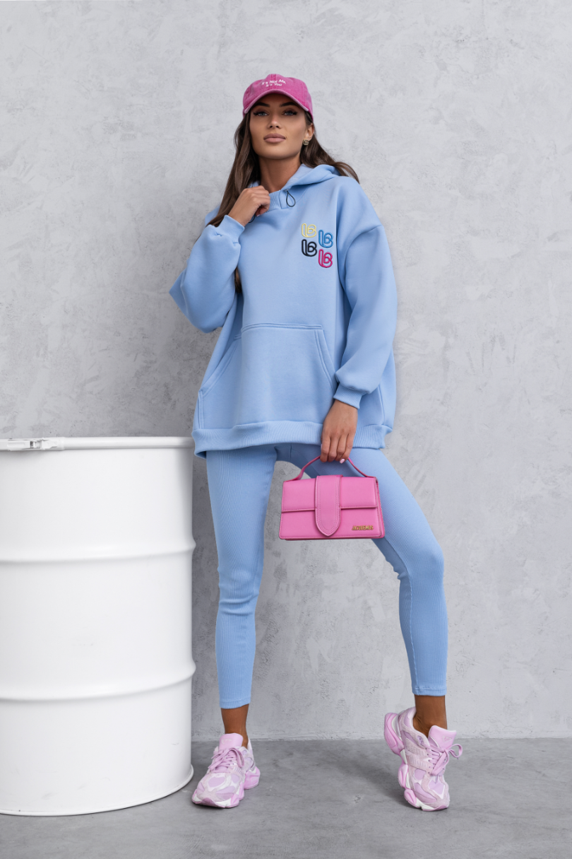 Oversize bluza w komplecie dresowym – jak ją wystylizować- żeby wyglądać stylowo?