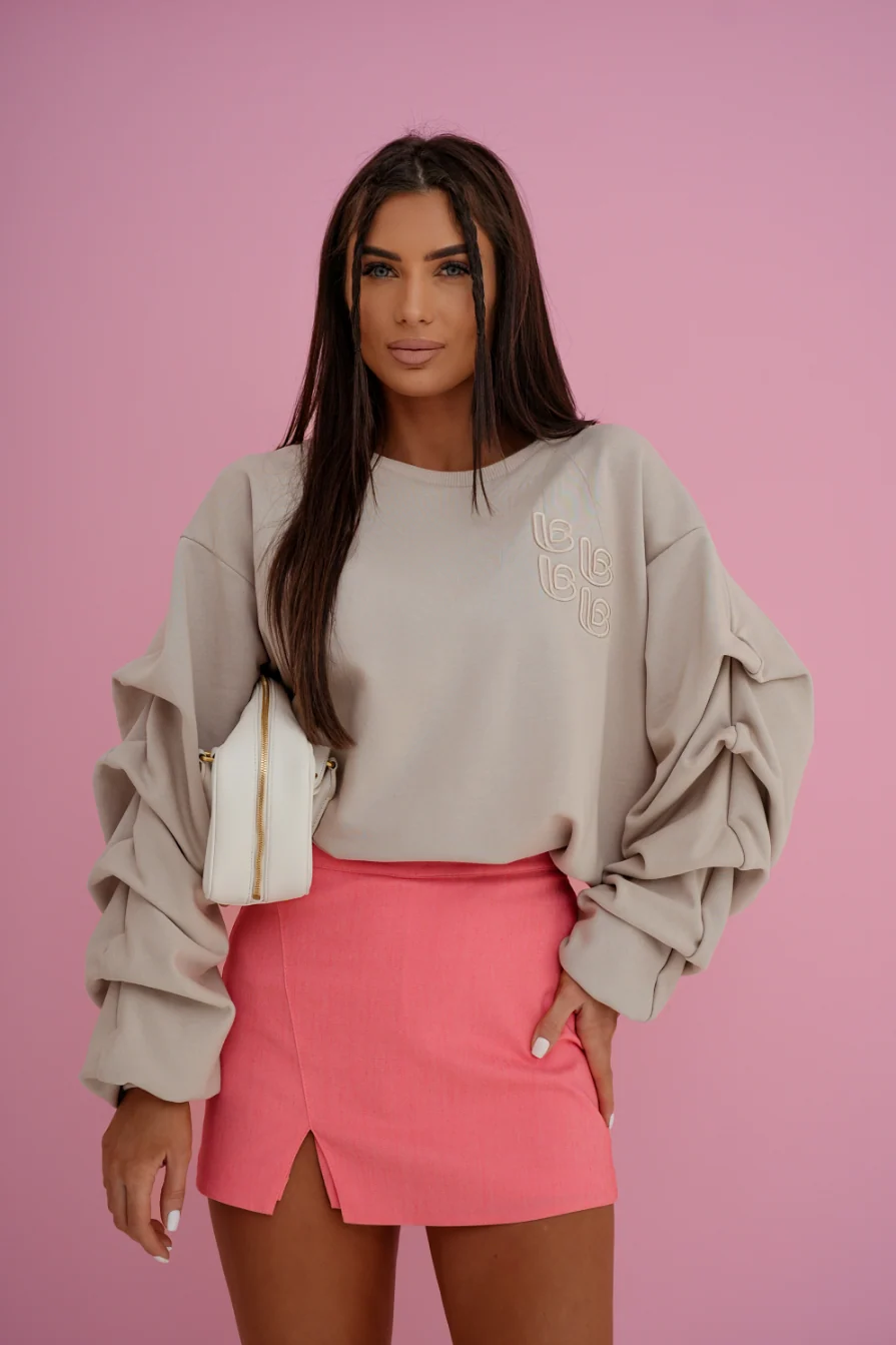 Bluza bez kaptura na randkę – jak stworzyć kobiecy look?