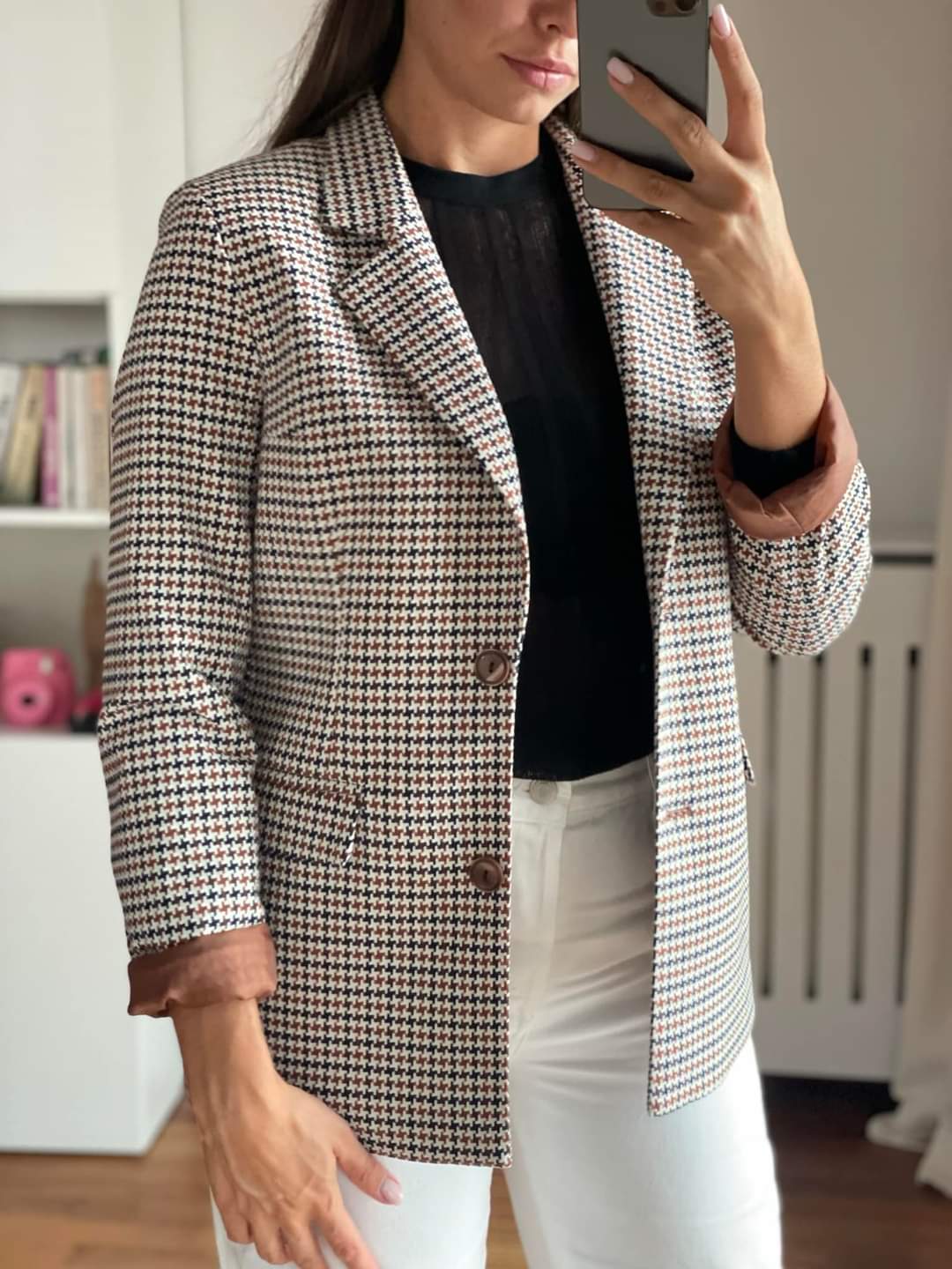 Czym się różni żakiet od marynarki? Poznaj kluczowe różnice i wybierz idealny look na lato!