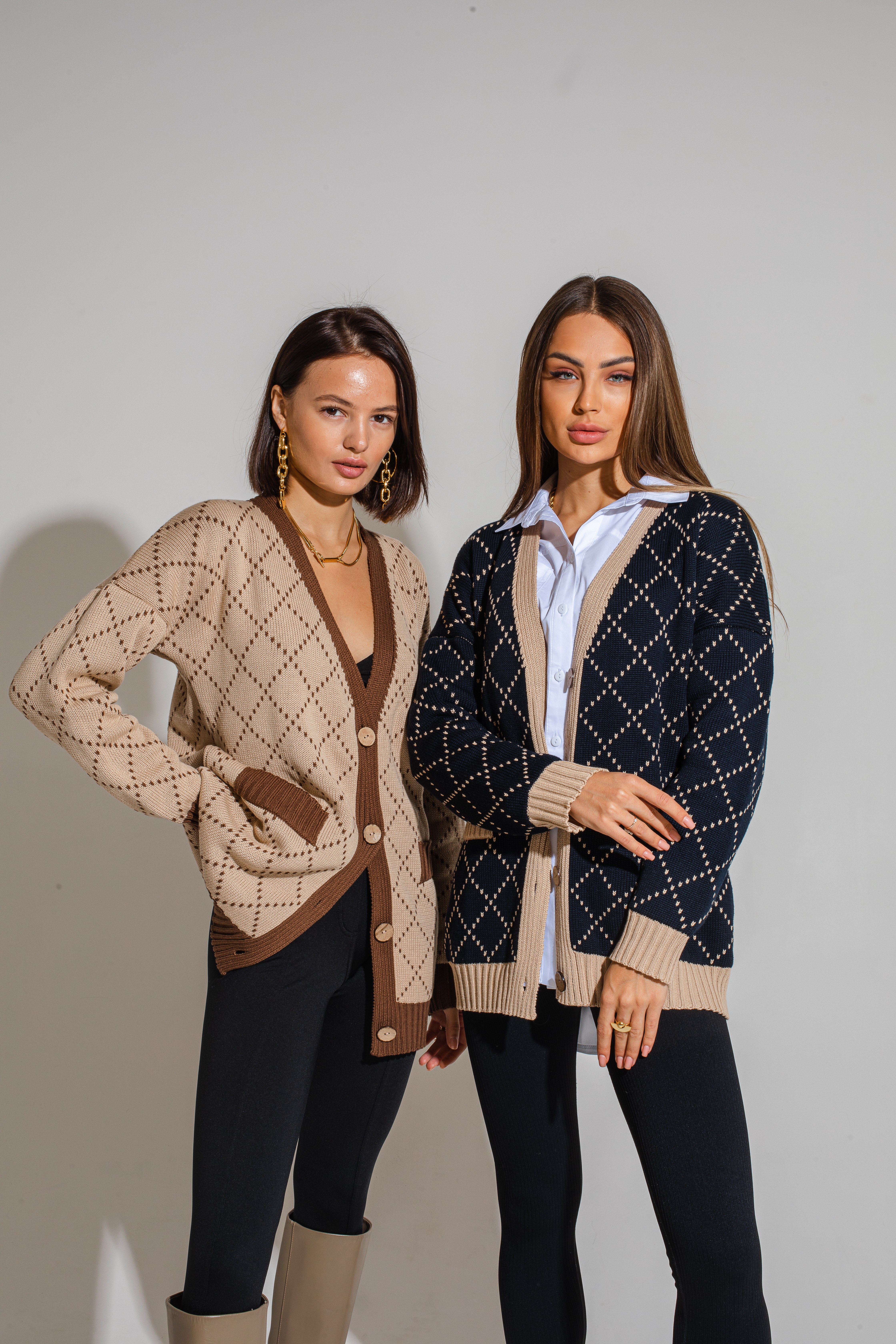 Sweter damski w stylu casual chic - jak połączyć wygodę z elegancją?