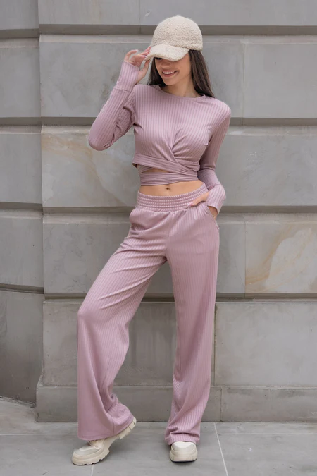 Modny dres damski – wygodny i praktyczny wybór na co dzień