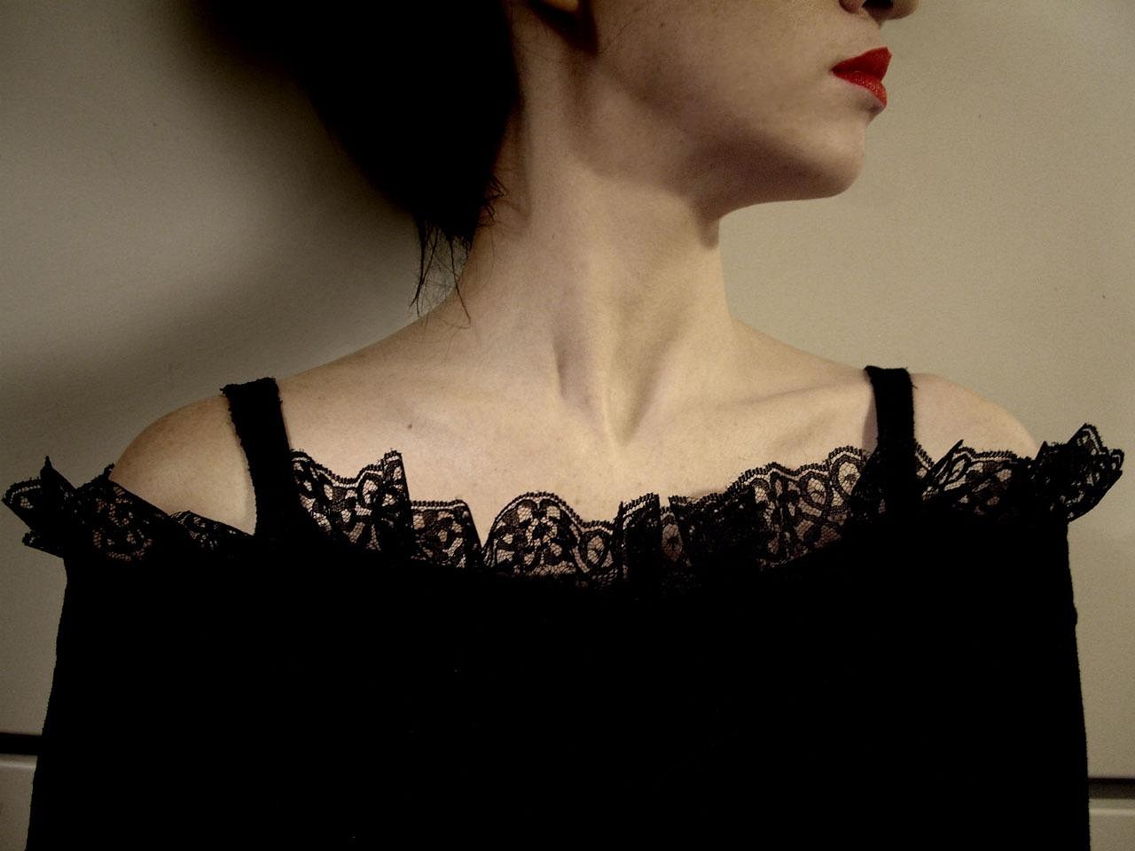 Co symbolizuje czarna sukienka?