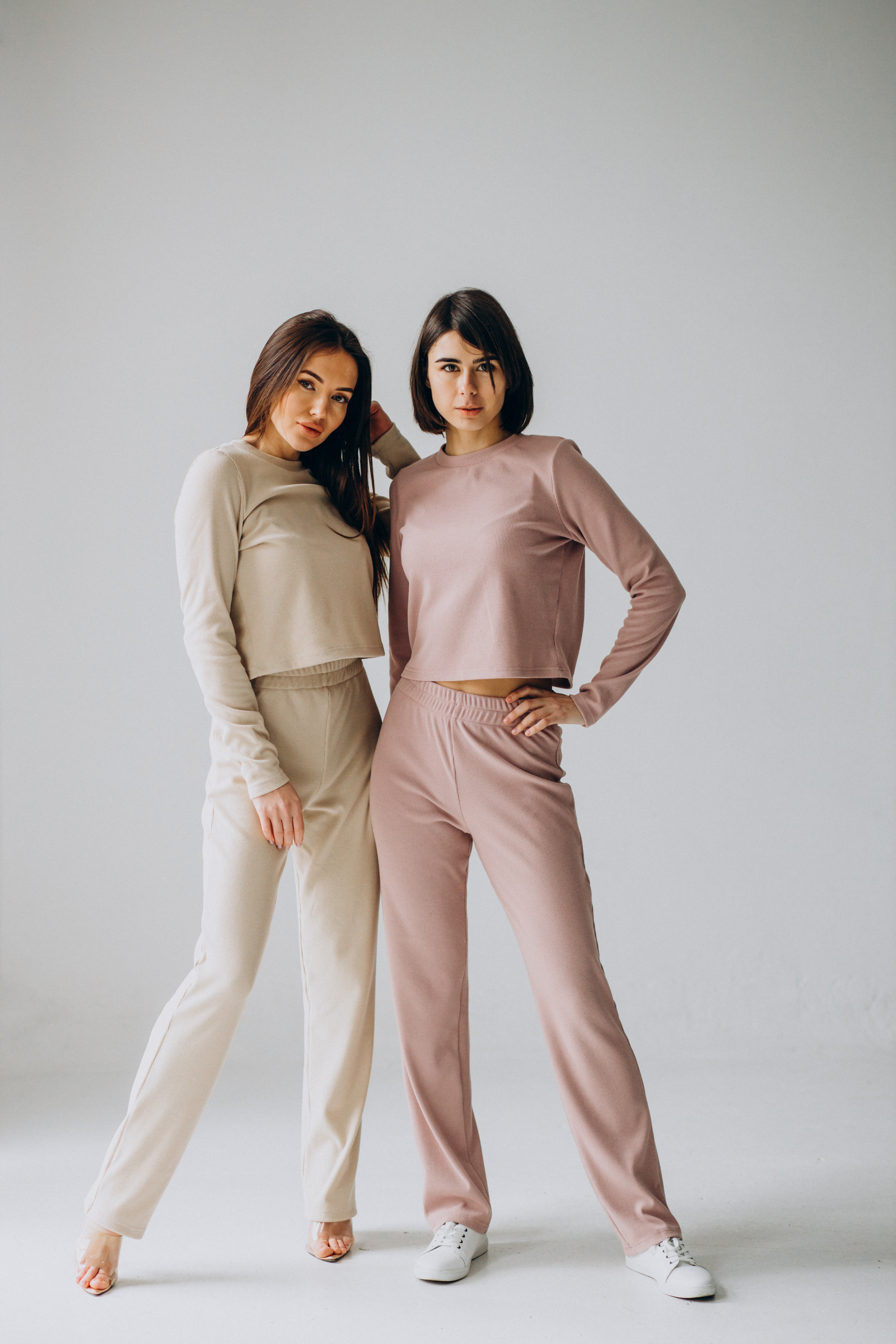 Komplety damskie w SABRE STORE – postaw na styl i szykowny wygląd